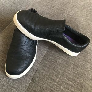 Dr Scholl’s black snakeskin slip-on sneakers 7.5W